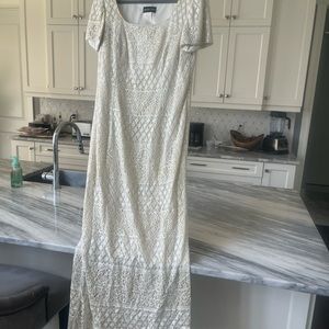 Vintage mother  of the bride floor length gown cream gold lace crochet effect